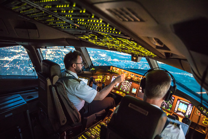U.S. airlines, officials grapple with looming pilot shortfall
