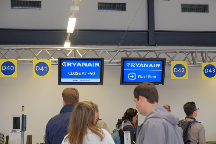 Acaba sin acuerdo la reunión de tripulantes y Ryanair sobre servicios mínimos