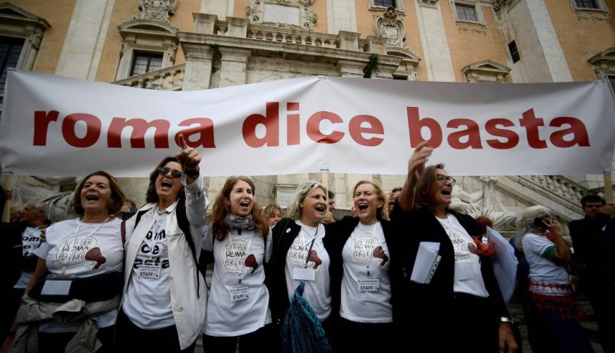 Cientos de romanos se concentraron ante el abandono de la capital italiana