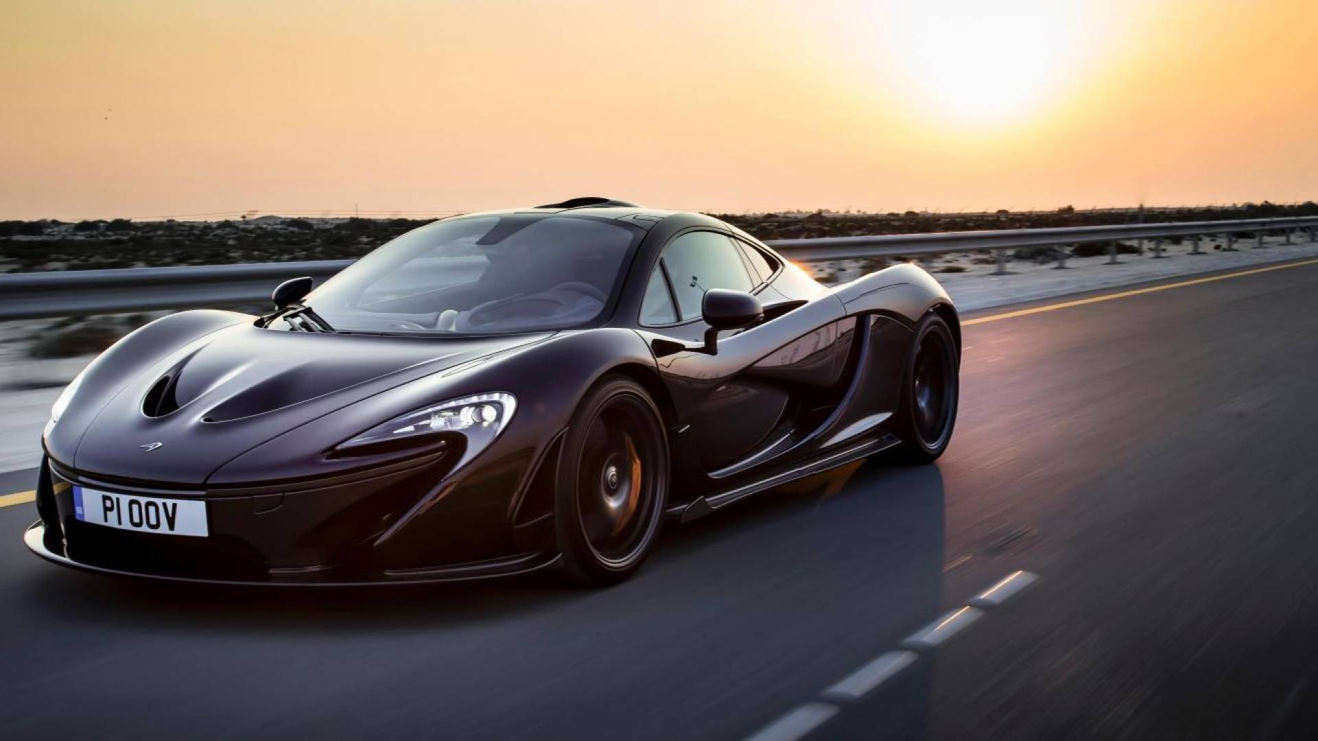 McLaren-P1-Bahrain-773-crop5184x2670_1920x1600c