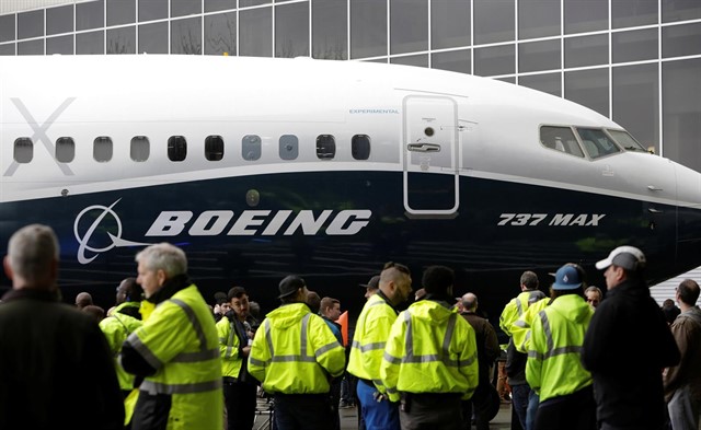 Boeing espera reanudar el funcionamiento comercial del 737 MAX en enero