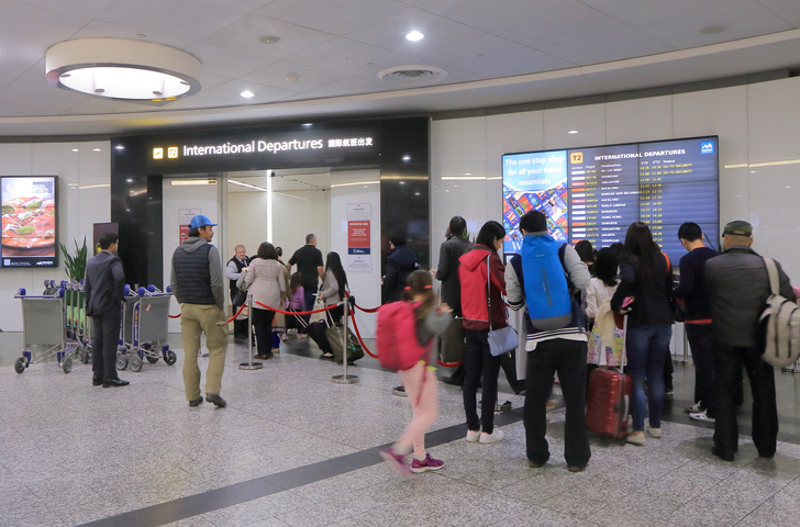 Wild winds cause air travel chaos in Australia, fan major bushfires