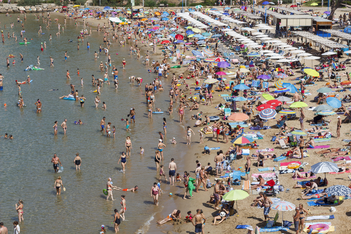 Los turistas gastan el 2,7 % más hasta octubre, con 79.921 millones