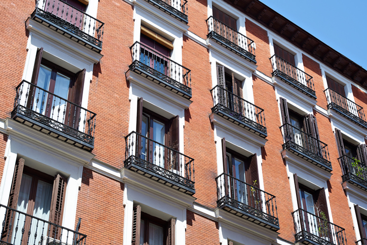 Generalitat pidió en 2018 la retirada de 27.900 ofertas de pisos turístico