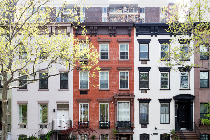 Juez paraliza una ley que buscaba poner coto a Airbnb en Nueva York