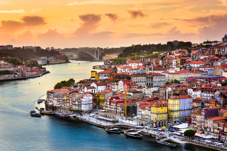Los turistas ahogan a Oporto