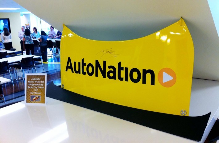Four senior execs leave AutoNation amid restructuring, bleak outlook