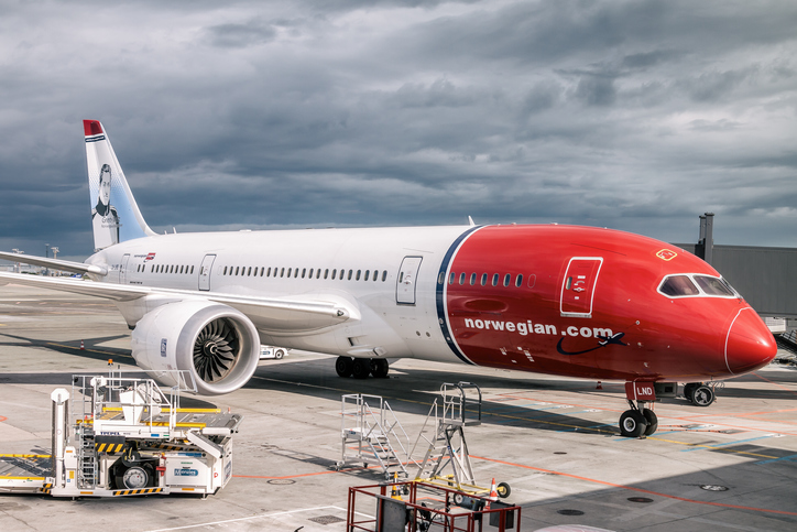 Norwegian Air sets big discount for share sale