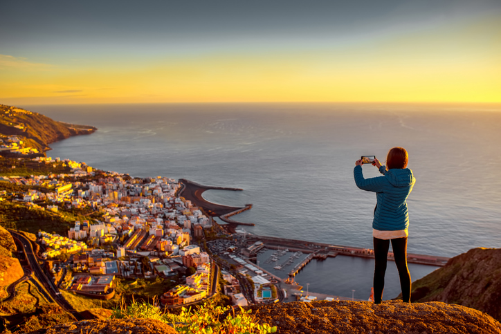 Canarias acogió a 15,6 millones de turistas en 2018 y facturó 17.118 millones