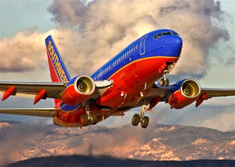 Southwest vows investigation into grounded planes amid talks with mechanics