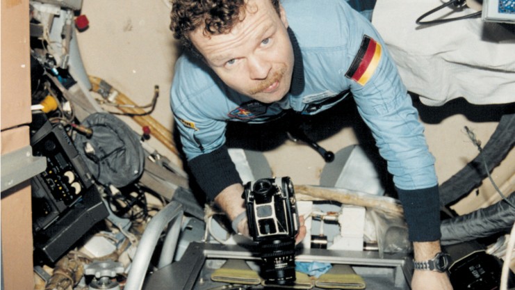 R. Ewald, astronauta: “Llevar turismo a la Luna sería un desastre ecológico”