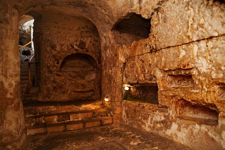 Egypt completes restoration of ancient Kom el-Shuqafa catacombs