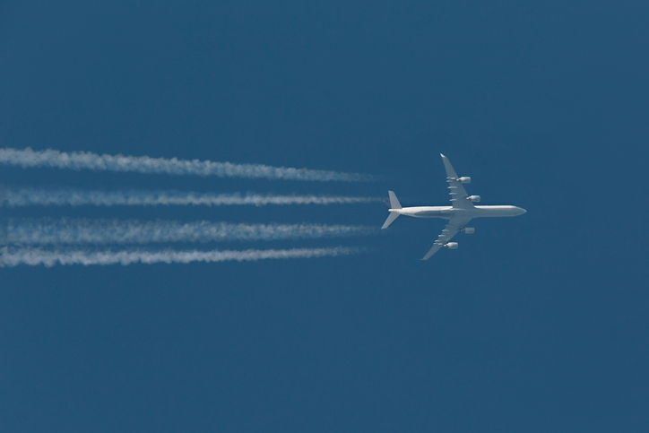 Airlines lack clear flight path to lower carbon emissions