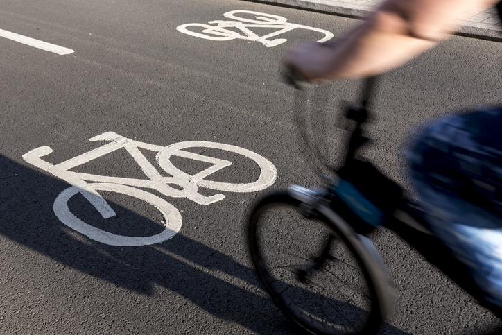 Paris region to boost cycle commuting with bike parks and e-bikes