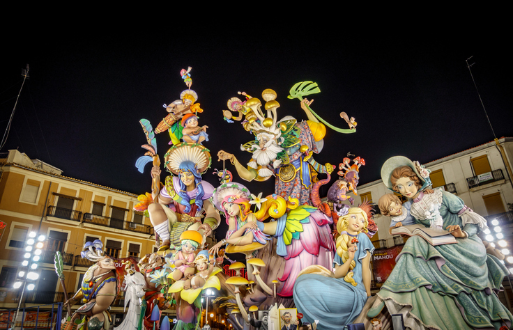 Valencia despide las Fallas y reduce a ceniza 7,67 millones de arte y sátira
