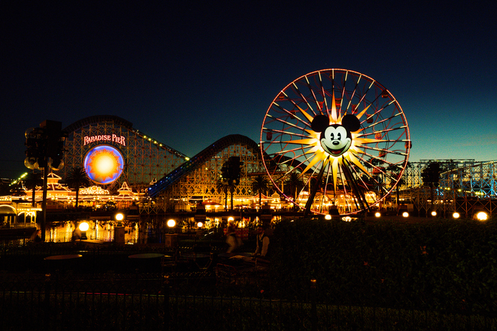 Disney bans smoking at U.S. parks ahead of ‘Star Wars’ openings