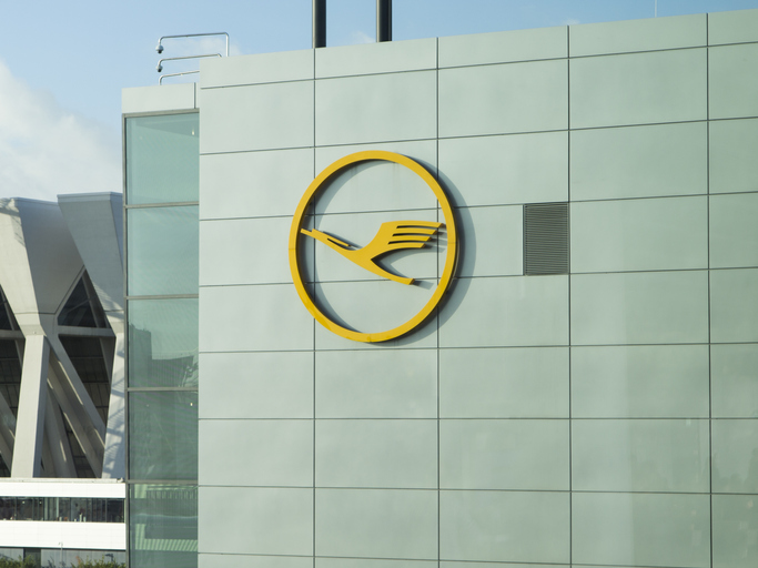 Lufthansa pierde casi nueve veces más hasta marzo por costes de combustible