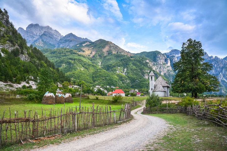 El turismo desafía a la hospitalidad ancestral del norte de Albania
