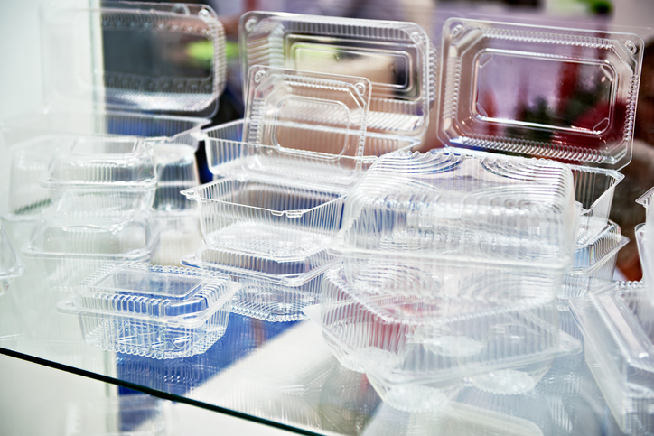 Airlines should eliminate single-use plastics in five years