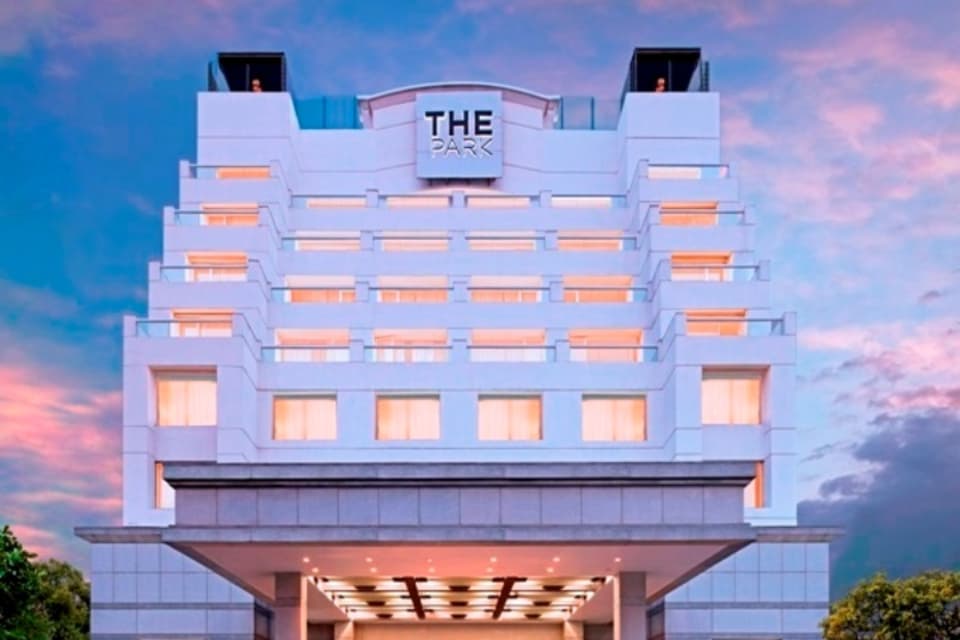 Park Hotels to buy Chesapeake Lodging Trust in a $2.7 bln deal
