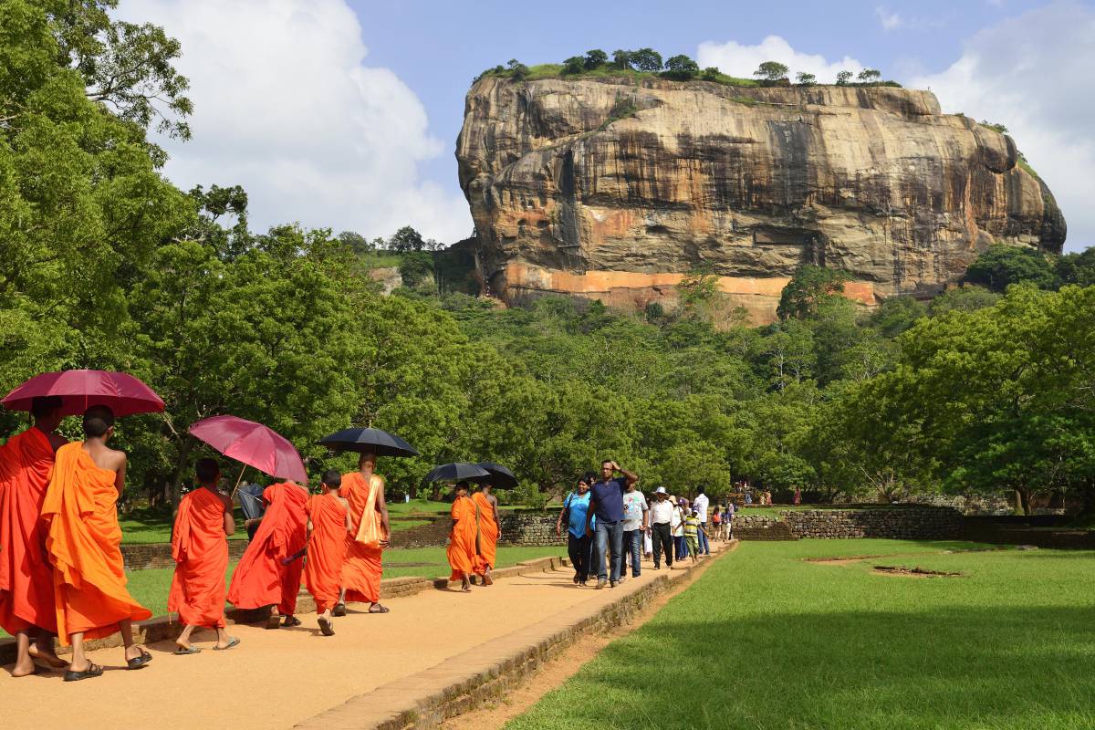 Sri Lanka April tourist arrivals slide after Easter bombings