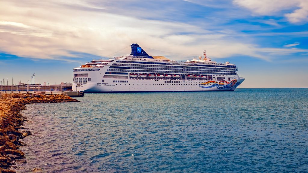 Baleares quiere regular la entrada de megacruceros en Palma