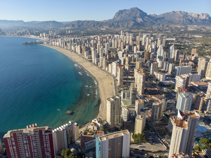 Benidorm rebasa el 92 % de ocupación hotelera en la primera mitad de agosto