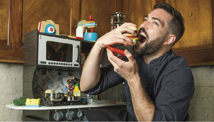 La sencillez y diversi&oacute;n del Chef Diego Sobrino en su cocina