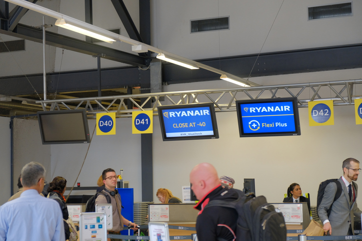Ryanair to shut four Spanish base next year