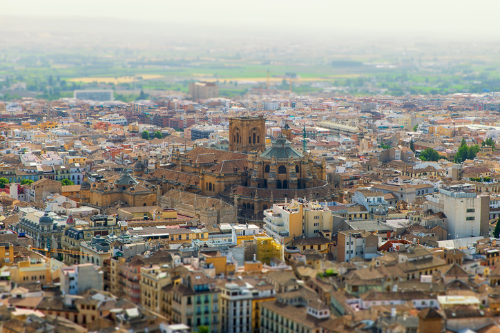 Hosteleros de Granada exigen derogar el decreto de alojamientos turísticos