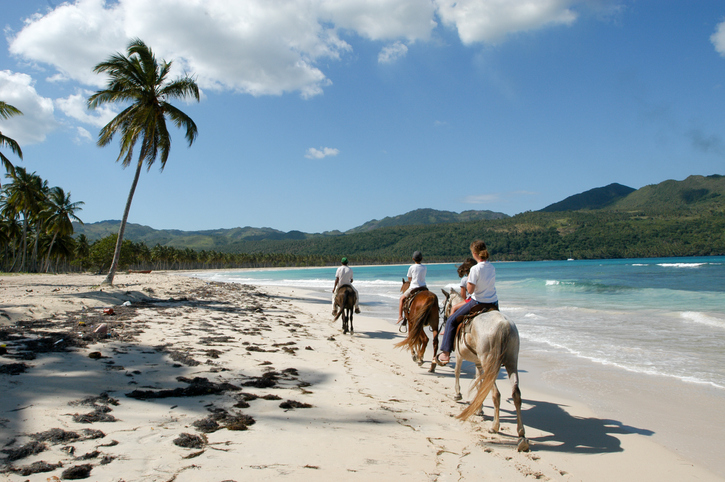 paseo-a-caballo-playa-rincon-republica-dominicana