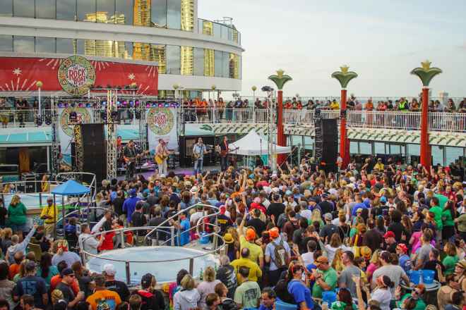 Los cruceros más originales que surcan los mares este año