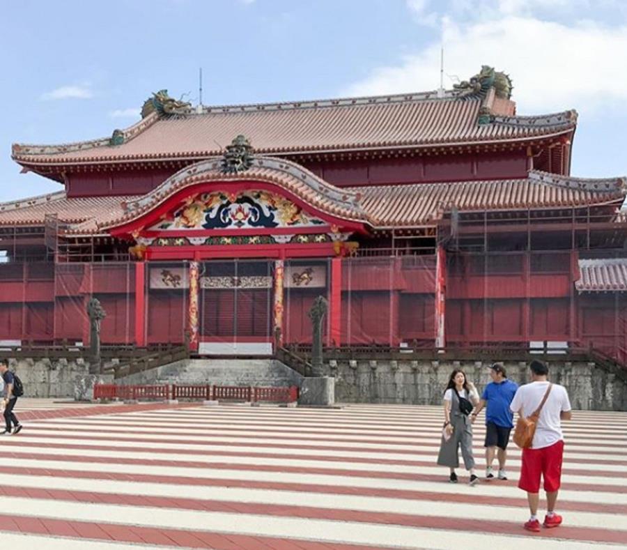 Arde castillo japonés Shuri de Okinawa, declarado patrimonio de la humanidad