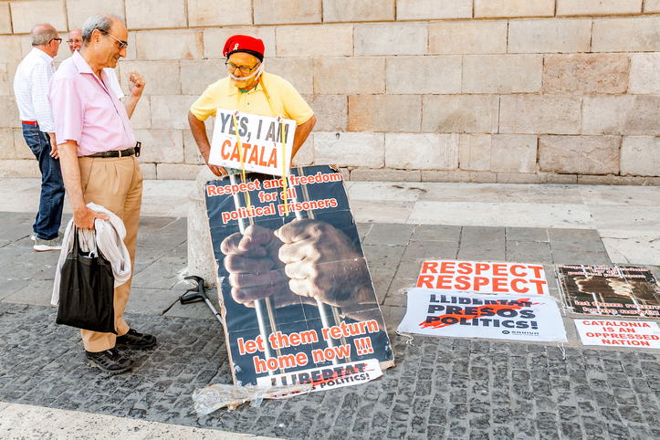 Catalans keep up pressure for split from Spain with second day of protests