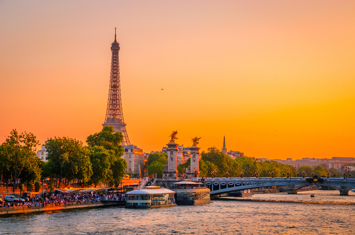 París, la ciudad que rivaliza entre la luz y el amor