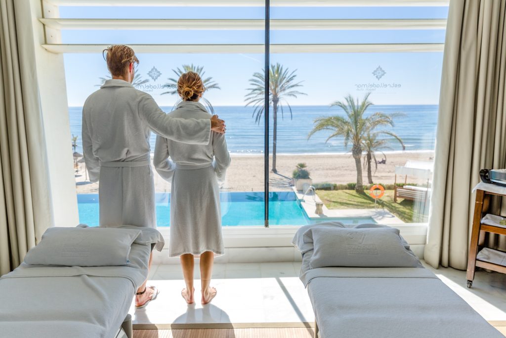 The Estrella de Mar Hotel reinvents its beach club to enjoy winter