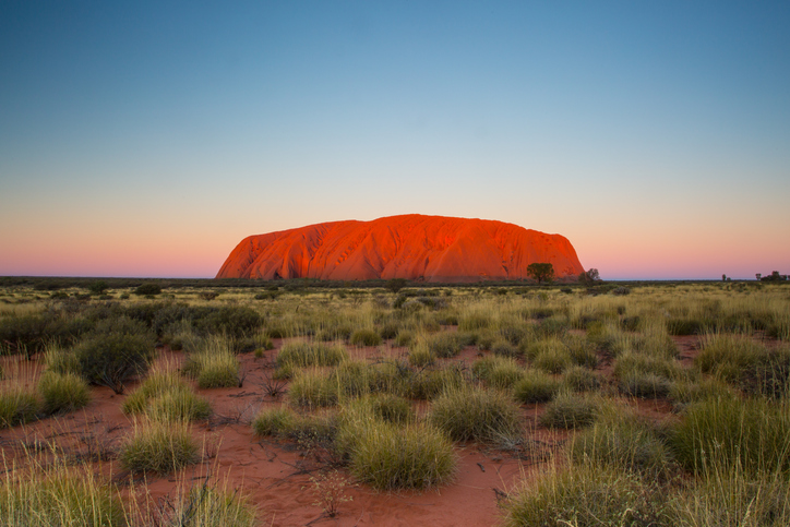 Tourists line up to scale Australia’s Uluru hours ahead of climb ban