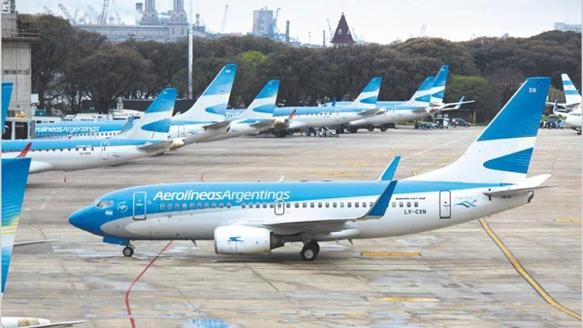 Más de 14.500 pasajeros afectados por cancelaciones de Aerolíneas Argentinas