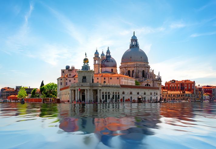 Venecia sufre su peor inundación desde 1966