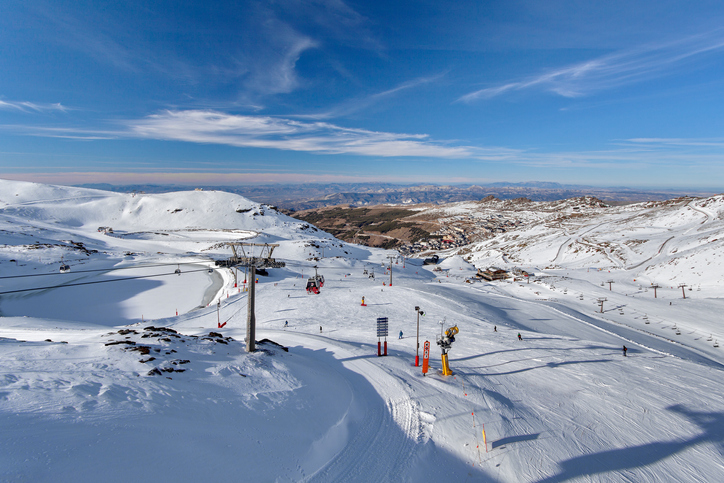 Sierra Nevada cierra el puente festivo con 37.600 esquiadores