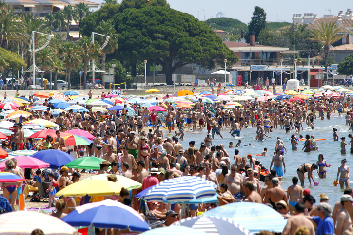 España recibe 75 millones de turistas hasta octubre que gastan un 2,9 % más