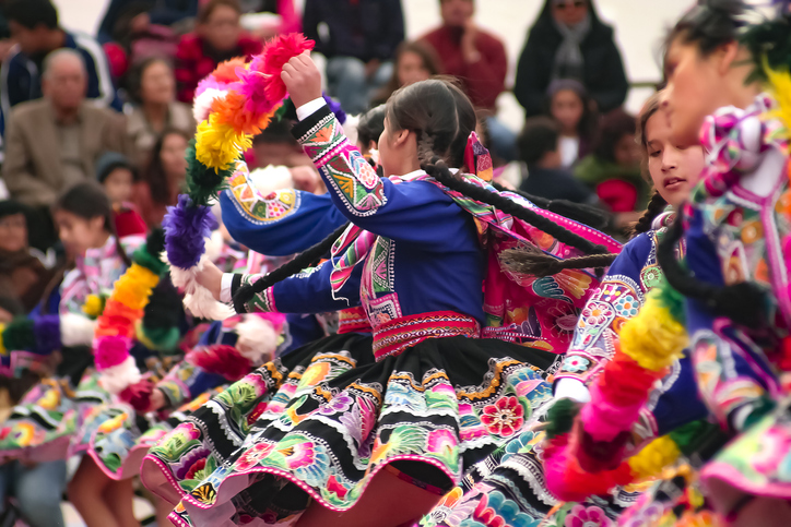 Fiesta, ritmo y mensajes inclusivos dan inicio a Carnaval más largo del mundo