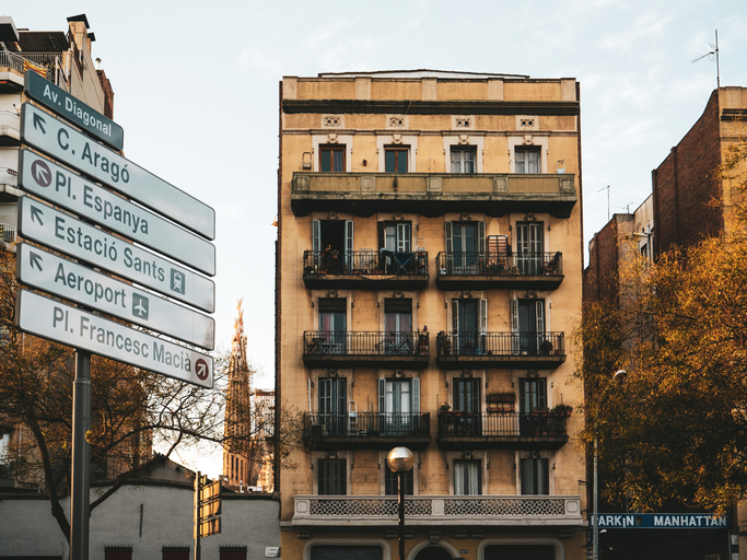 Barcelona da 45 días a las plataformas para anunciar solo pisos legales