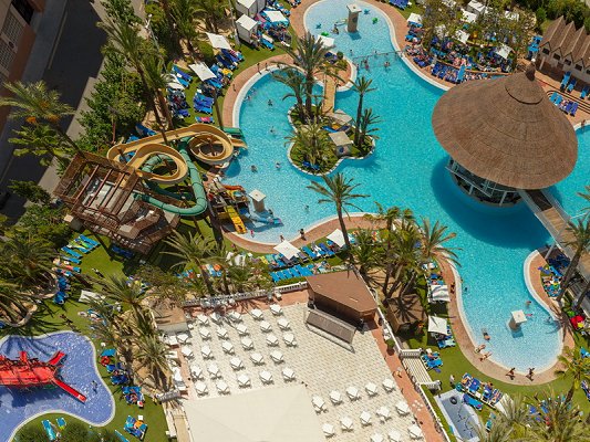 Una cadena hotelera de Benidorm promete la devolución si es por coronavirus