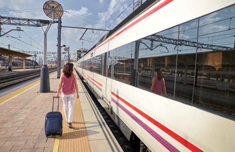 Los transportes de viajeros reducirán la oferta en una media del 70 %