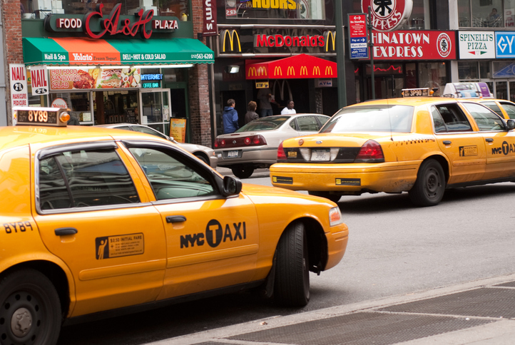 La ciudad de Nueva York también ordena el cierre de bares y restaurantes