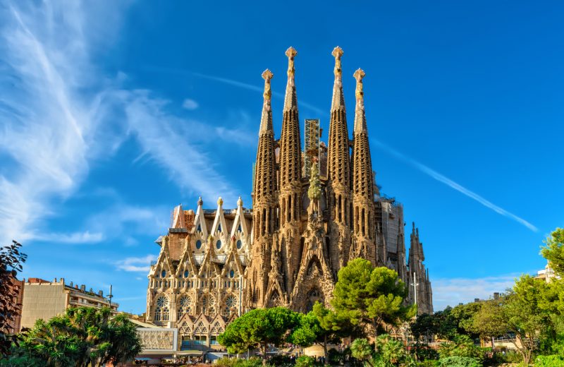 Sagrada Familia reducirá aforo a un máximo de mil personas desde hoy y Mónaco prohíbe cruceros