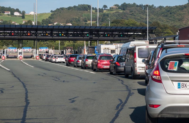 Casi 90 países cierran total o parcialmente fronteras por covid-19