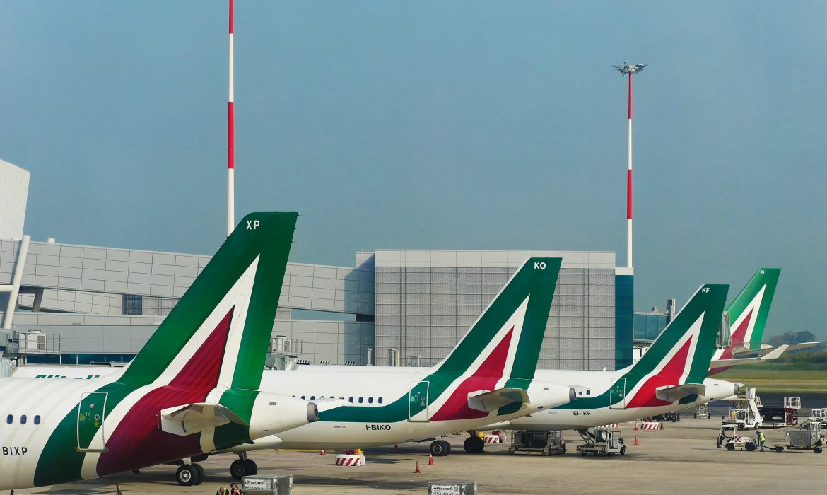 Italy’s airport lobby says social distancing on planes not sustainable