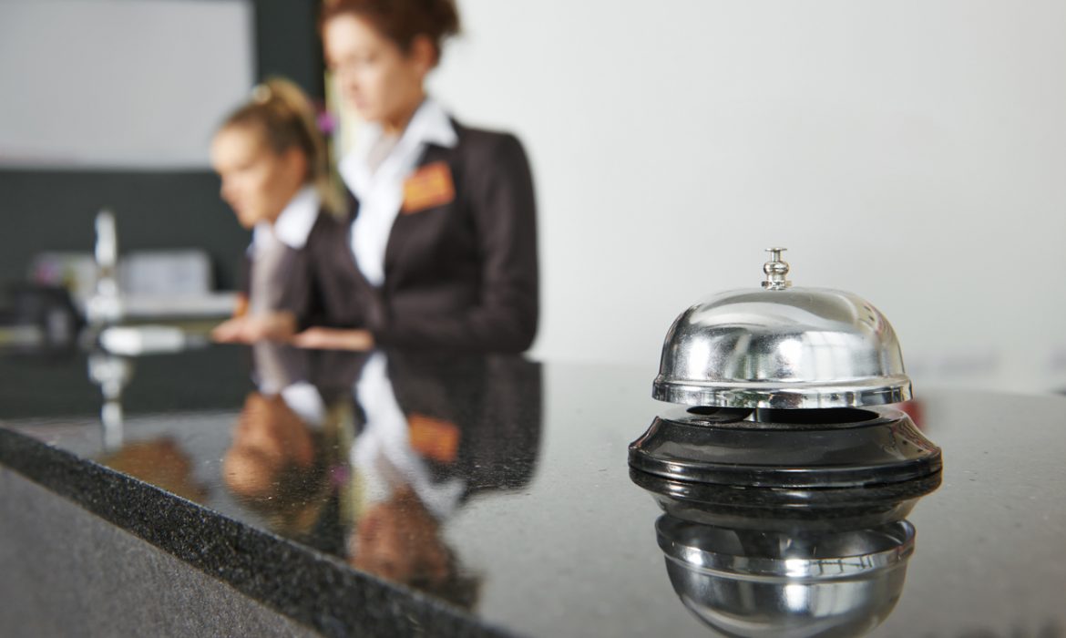 Los hoteleros exponen a los reyes su inquietud por el derrumbe del turismo